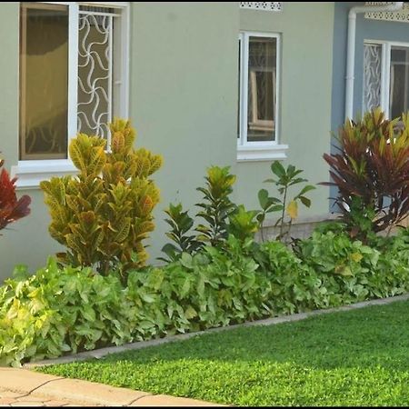 Migingo Suites Энтеббе Экстерьер фото