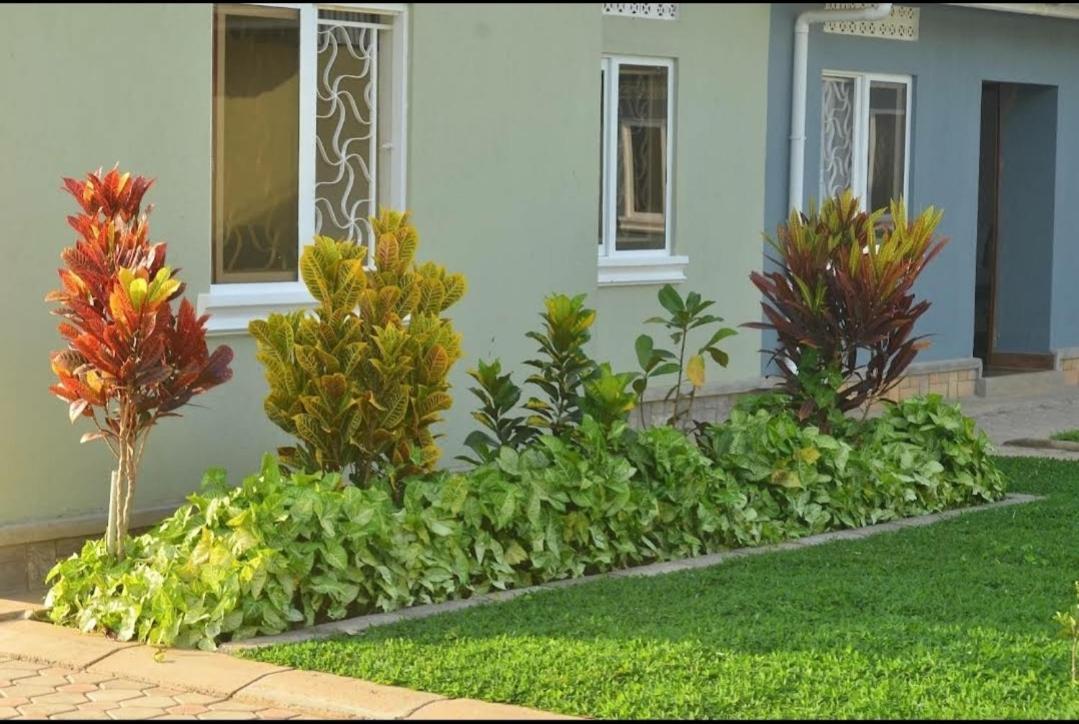 Migingo Suites Энтеббе Экстерьер фото