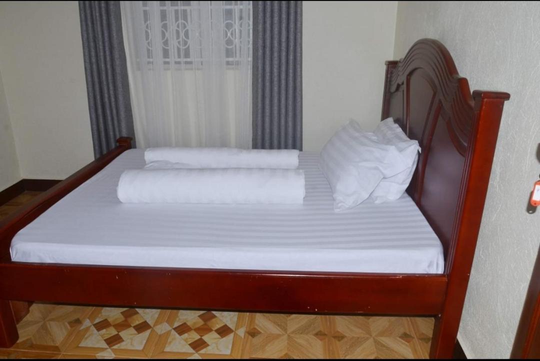 Migingo Suites Энтеббе Экстерьер фото