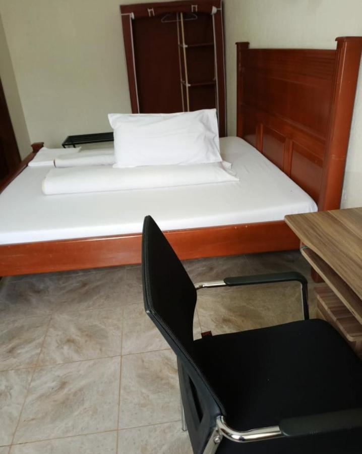 Migingo Suites Энтеббе Экстерьер фото