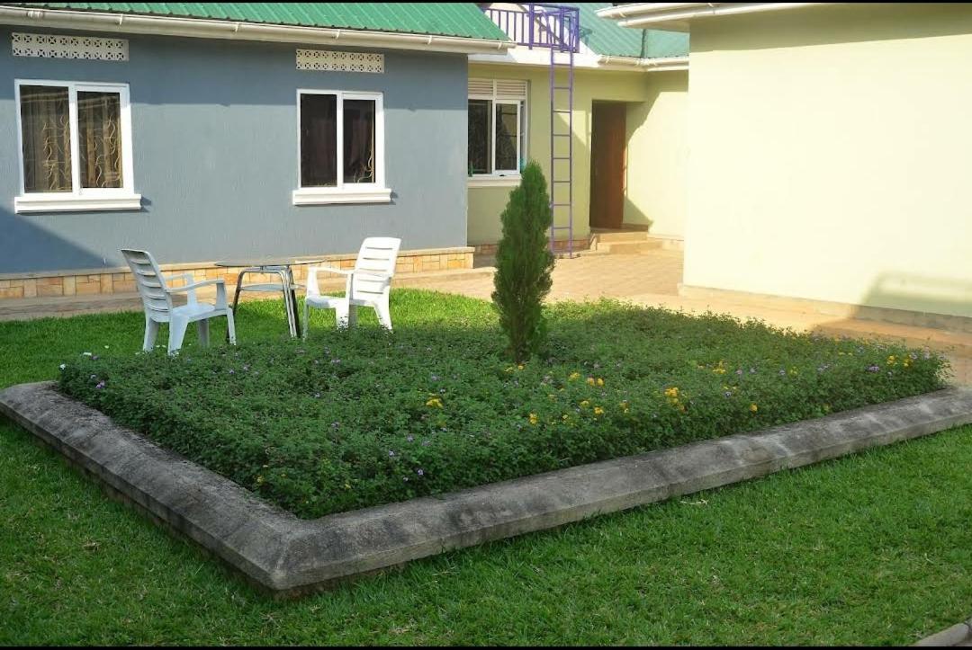 Migingo Suites Энтеббе Экстерьер фото
