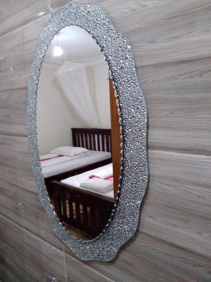 Migingo Suites Энтеббе Экстерьер фото