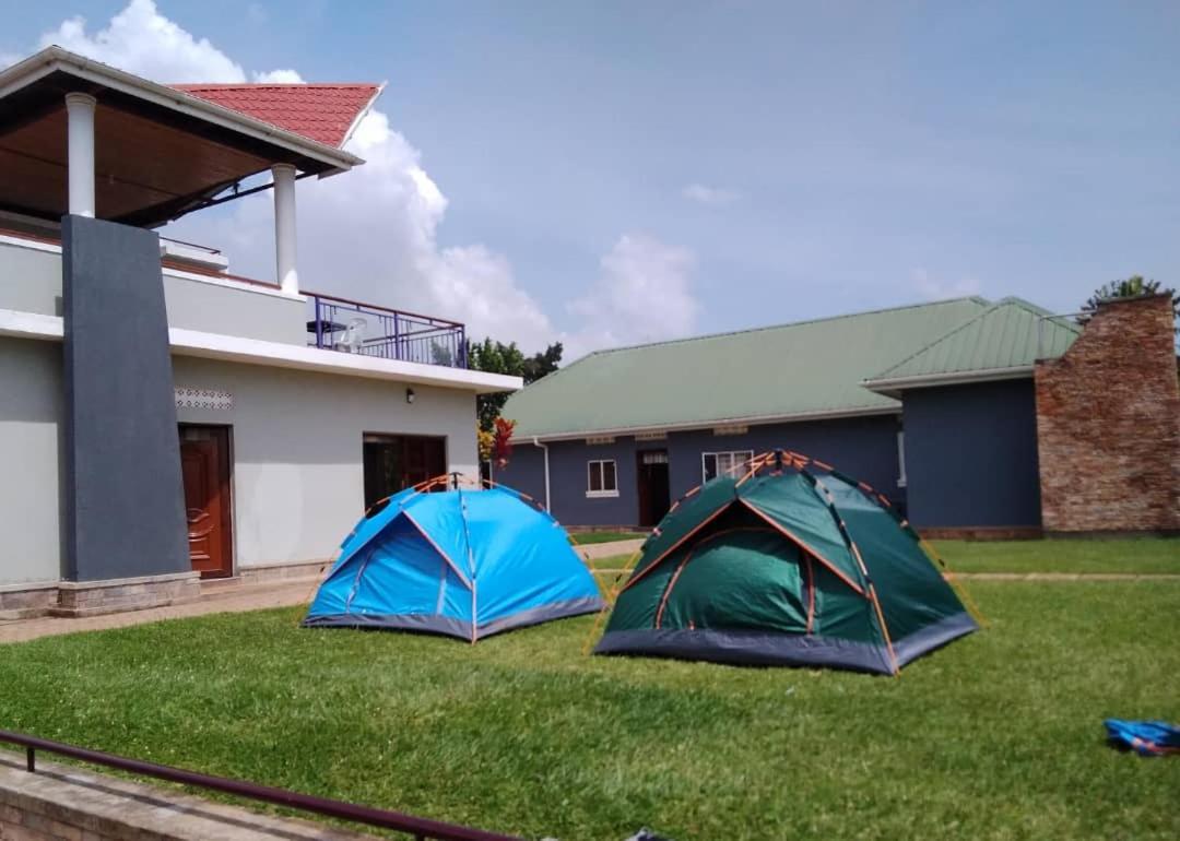 Migingo Suites Энтеббе Экстерьер фото