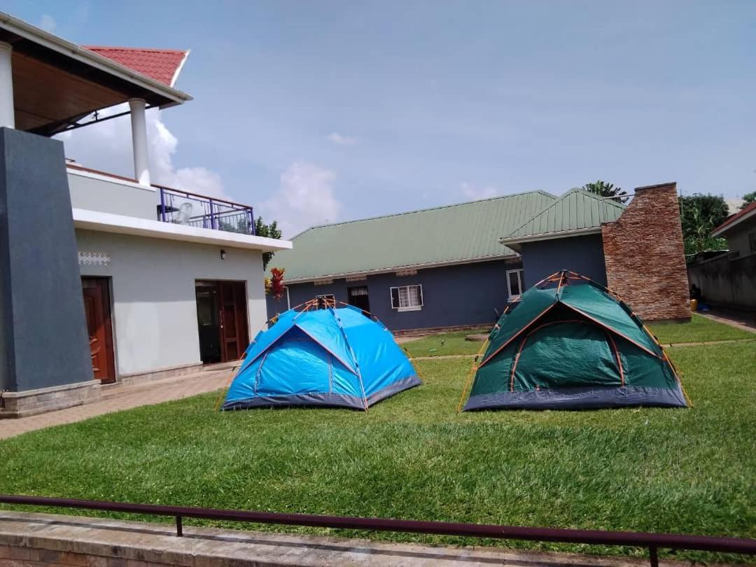 Migingo Suites Энтеббе Экстерьер фото